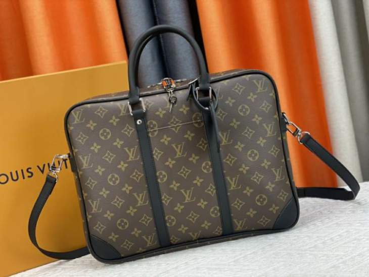 Picture of Louis Vuitton Mens Bags _SKUfw151168737fw